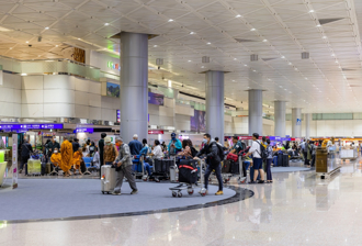 奧客把華航主管逼到下跪 空姐、地勤全炸鍋：終生拒載