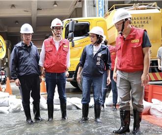 高雄這里8棟抽水中、3棟沒電 康裕成：復電不易耐心等待