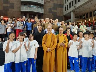 體悟心靈祥和！楠西萬佛寺六牙白象搖身一變成Q版網紅打卡裝置藝術