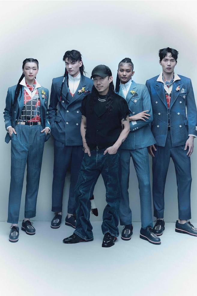 周裕颖（中）二度为中华队设计进场团服。（JUST IN XX提供）