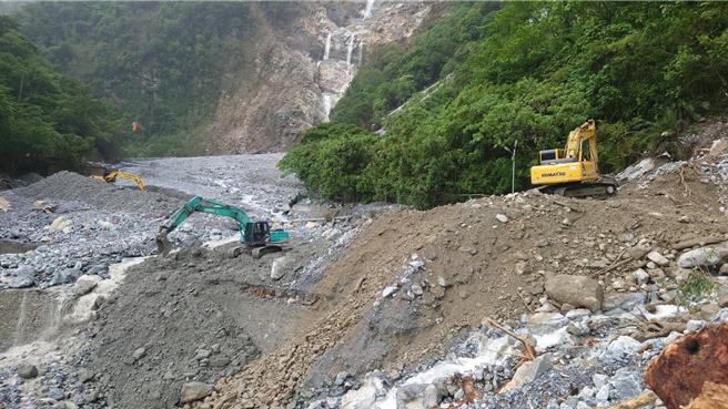 蘇花公路台9線受凱米強颱災害嚴重。（公路局提供／蔡明亘台北傳真）