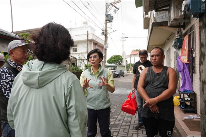 立委林岱樺（中）。（翻攝照片／洪靖宜高雄傳真）