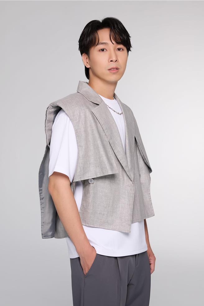 谢孟其推出首张创作专辑《反刍》。（时大音乐提供）