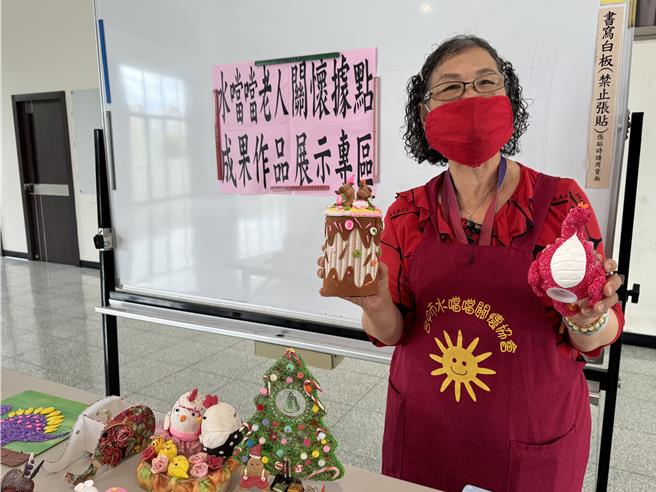 协会暑假举办亲子互动手作DIY，老少看到黏土水豚笑嗨嗨。（台中市水噹噹关怀协会提供／李易昌台中传真）