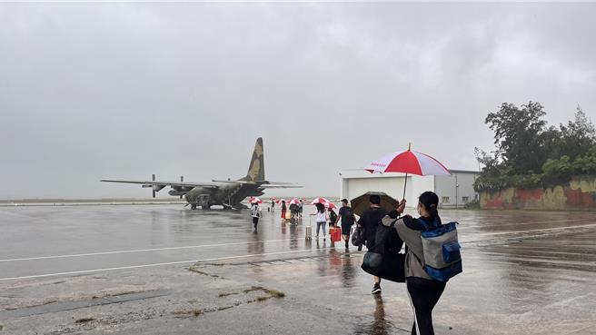 離島航空疏運作業今估投入逾300架次，提供座位數超過2.4萬個。（民航局提供／蔡明亘台北傳真）