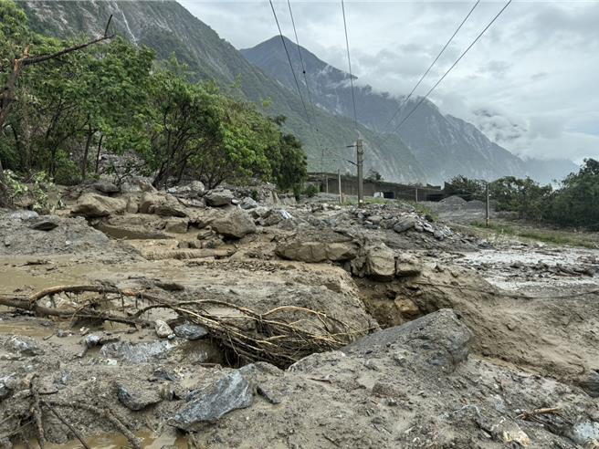 台鐵北迴線搶通時程確定延後至8月3日。（台鐵提供／蔡明亘台北傳真）