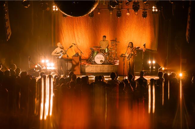 台北自来水园区9月28日首度夜间封园举办国际级演唱会，由来自澳洲墨尔本的世界知名乐团 Glass Beams抵来台，成为今年亚洲唯一首场大型专场演出。(黄敬文翻摄)