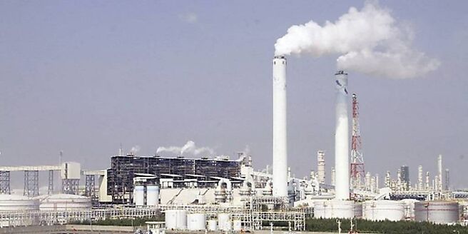 PVC、SM因需求回穩，行情持穩提振。PVC小漲5美元，每噸價格站回800美元；SM報價拉回15美元，每噸1115美元，利差改善、提振。台塑（1301）、華夏（1305）、聯成（1313）及台化（1326）、台苯（1310）、國喬（1312）營運進補。圖／本報資料照片