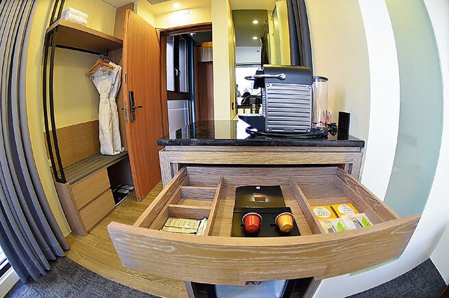 OOD by CHECK inn客房迷你吧提供復古懷舊情懷的零嘴小食。圖／姚舜