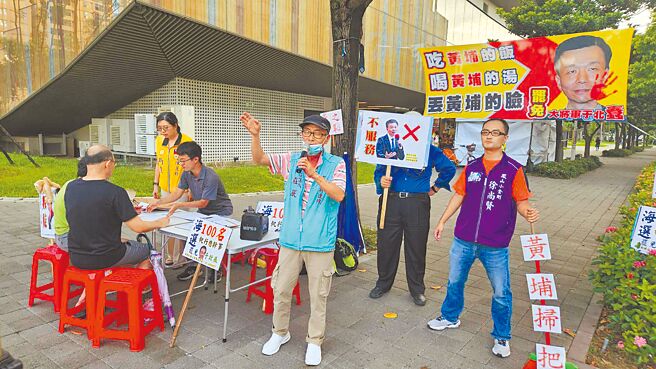新黨副發言人游智彬發起罷免桃園市議員于北辰連署，游智彬表示，目前第1階段罷免提案連署書已達3600份以上，將擇期向桃園市選舉委員會送件。圖為罷免于北辰方日前在街頭宣講。（本報資料照片）