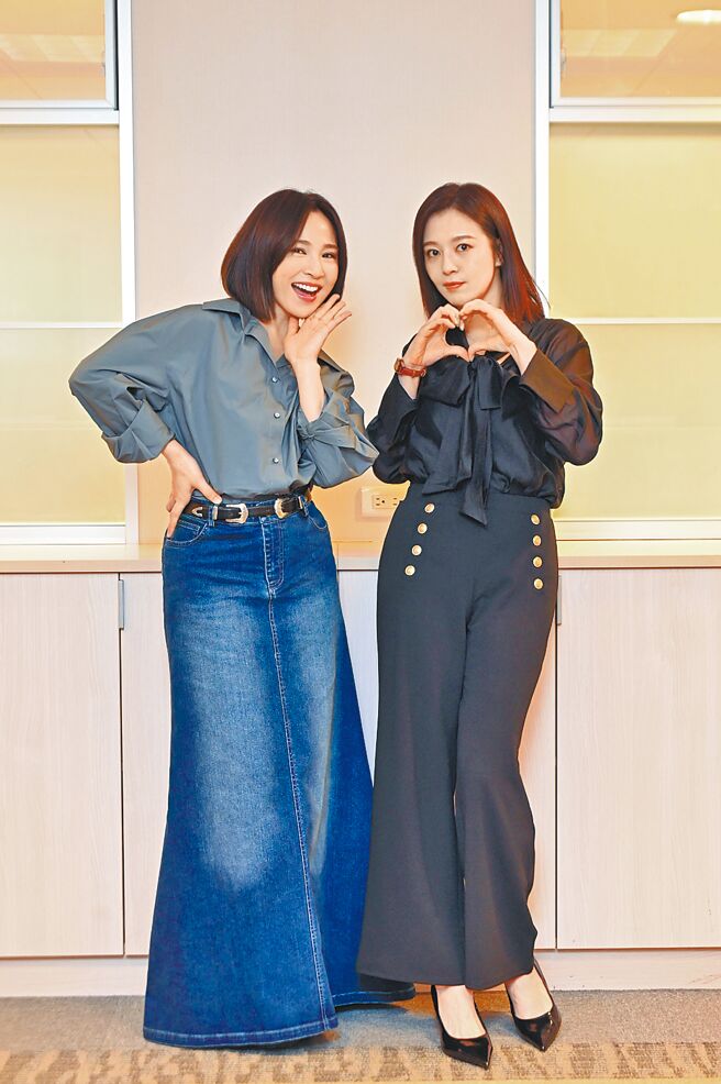 梁文音（左）新歌MV邀請劉品言擔綱女主角。（環球音樂提供）