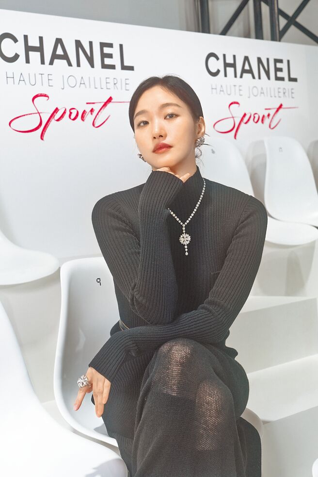 韩星金高银受邀来台出席香奈儿《SPORT》珠宝展，优雅迷人。（CHANEL提供）