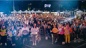 竹縣新瓦屋板凳電影院落幕 民眾賞露天好片抽精美小板凳