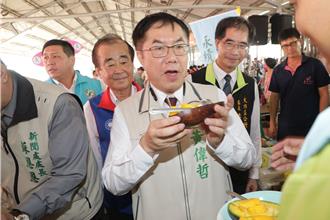 颱風過境台南大內酪梨節湧人潮 黃偉哲現身站台