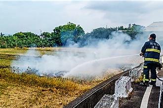 露天燒稻草最高罰10萬！竹縣環保局無人機拍攝舉證