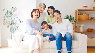 凱基人壽闔家安康保戶 填問卷抽好禮