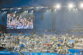 巴黎奧運》幕前雨添浪漫 幕後一場災難
