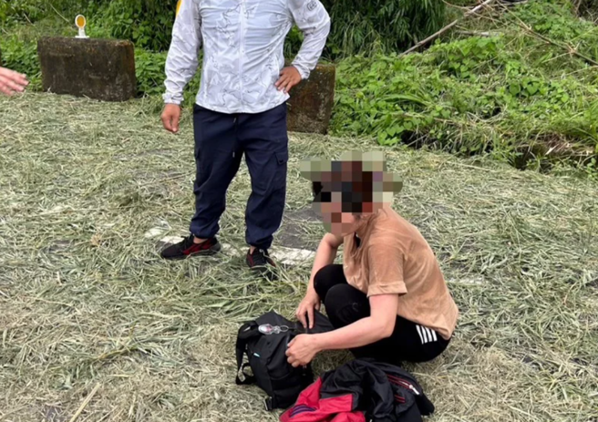 越南逾期居留移工翻護欄逃邊坡 ，落跑原因曝光。(戴志揚翻攝)