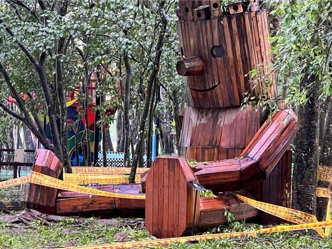 山上花園水道博物館的地標「小木偶」不敵颱風侵襲，加劇毀損程度，確定將退場。（館方提供／曹婷婷台南傳真）