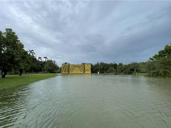 山上花園水道博物館在凱米颱風來襲時，一度淪為「水上博物館」。（館方提供／曹婷婷台南傳真）