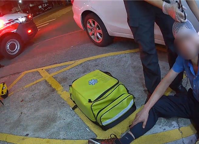 滿身傷躺超商旁無人識，醉男「想吐」後…個資全報了！（台中第三警分局提供／李易昌台中傳真）