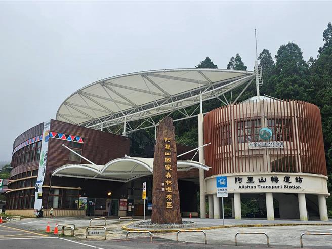 阿里山國家森林遊樂區持續進行園區林木枝條清理、崩塌土石移除及環境整備等工作，預計明（29）日上午8點起重新開園。（林業署嘉義分署提供／呂妍庭嘉義傳真）