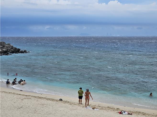 小琉球受凱米颱風影響，遊客僅回流4、5成。（羅琦文攝）