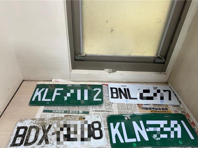 凯米颱风过后，不少车主上网协寻车牌，李宗翰鼓励民眾把车牌交给警方，由警方连繫车主领回。(李宗翰提供／曹婷婷台南传真)