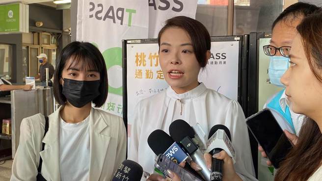 高虹安(中)因助理費案遭綠營司法追殺並被判一審有罪，有網友認為她是被綠營「臥底」成功。（示意圖／資料照／陳育賢攝）