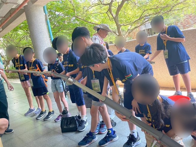 参与的孩子们透过活动培养领导能力、团队合作精神以及自我管理能力。（新北市议员陈明义服务处提供）