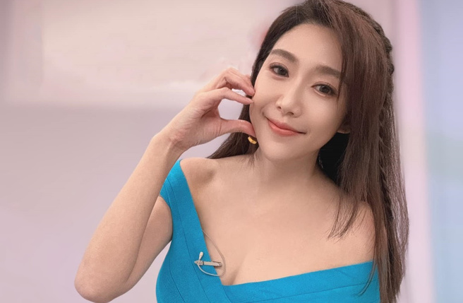 双胞胎依依上节目畅谈感情观。（图／双胞胎 依依佩佩 的 依依脸书）