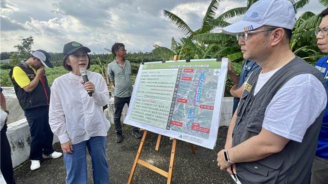 屏東縣長周春米連日勘災，提出12項治水計畫，並加速爭取10項治水工程經費。（屏東縣政府提供／羅琦文屏東傳真）