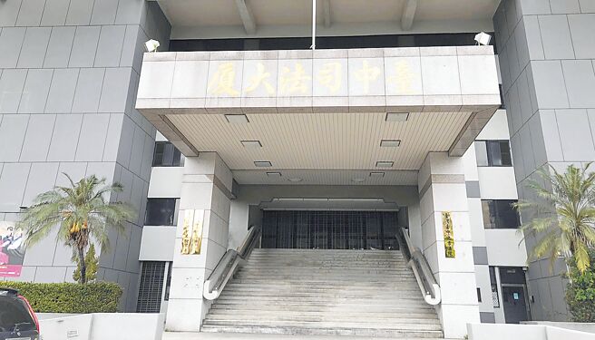 60歲周婦因家人遺產糾紛、感情糾紛竟購買汽油、瓦斯噴燈，跨中彰投3縣市縱火8處，訊後被依1個殺人未遂罪、7個放火罪等8罪，判應執行8年6月徒刑。（李易昌攝）