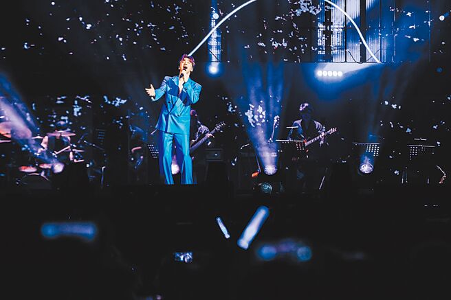 李聖傑「痴心絕對世界巡迴演唱會」日前在武漢舉辦首場演出。（華納音樂提供）
