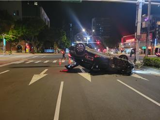 驾车自撞分隔岛四轮朝天 男子吸毒菸弹被活逮送办