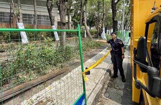 高雄瓦斯外泄 凤山国小整建挖破管线警消急洒水