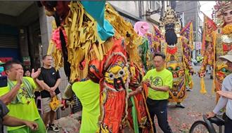 大溪普濟堂百年遶境 桃副市長蘇俊賓親扛神將參與活動