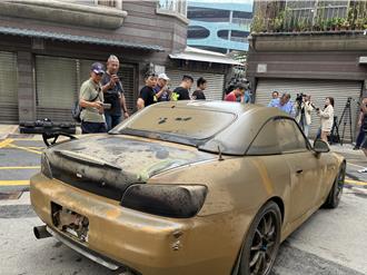 高雄豪雨釀禍 三民區大樓地下室成池塘 百萬豪車全泡水