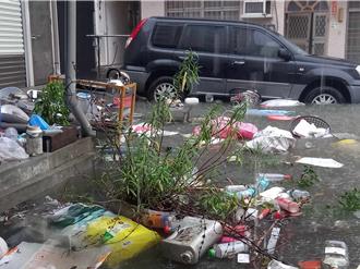 凱米颱風淹水才剛退 屏東突降大雷雨再淹半個輪胎高
