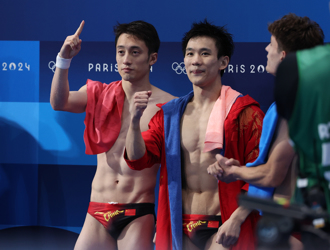 巴黎奧運》 男子雙人10米跳台跳水   大陸隊楊昊、練俊傑奪金