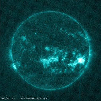 鄭明典曬2張圖「太陽閃焰密集起來」 網驚：難怪網路卡卡的