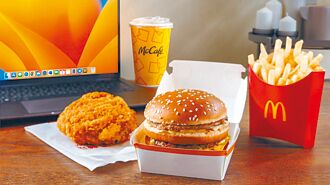 速食應援小戴 吃球后餐抽簽名衣