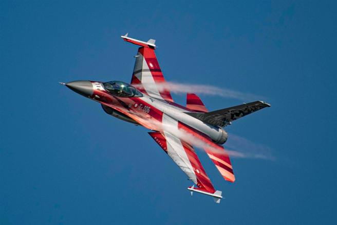      F-16雖問世超過半世紀，但仍憑藉精悍外型與先進性能，成為最暢銷的第4代戰機。（取自洛馬英國分公司「X」帳號）