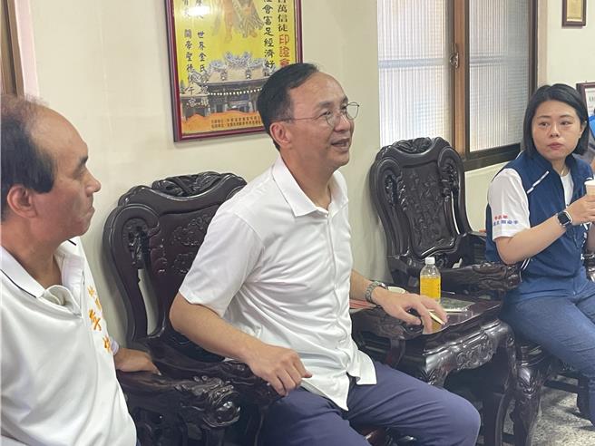 0214撞船事件明金门协商，国民党主席朱立伦（中）表示，应尽速解决让渔民平安捕鱼。（吕筱蝉摄）