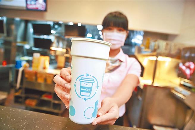 環境部29日表示，去年起補助直轄縣市辦理大型運動賽事使用循環杯，將研議擴大補助範圍至非直轄縣市，並評估電影院導入循環杯的可行性。（本報資料照片）