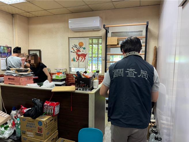 法務部調查局與專案小組於今年3月20日偵破以木質傢俱夾藏第二級毒品甲基安非他命及第三級毒品愷他命毛重共525公斤的毒品走私案 （圖調查局提供）