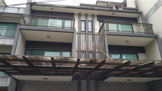 法务部行政执行署宜兰分署联合拍卖会8月6日上午10时，将拍卖百万宾士车及多件不动产物件。（法务部行政执行署宜兰分署提供／吴佩蓉宜兰传真）