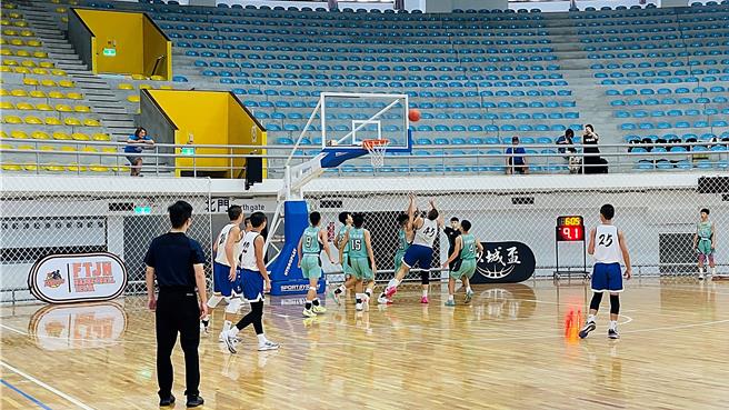 「沙城盃暨青春專案全國籃球錦標賽」吸引來自全國各縣市高中職以下學校組隊報名，共計53隊、近1000名球員參加。（蕭嘉蕙攝）