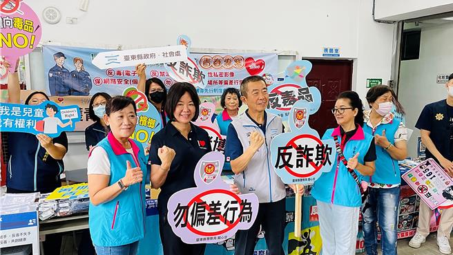 「沙城盃暨青春專案全國籃球錦標賽」結合交通隊、少年隊、衛生局等單位進行預防犯罪宣導。（蕭嘉蕙攝）