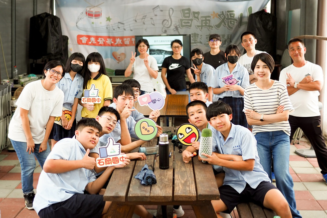 小報石岡團隊辦理歌曲共創工作坊。(照片/教育部提供)